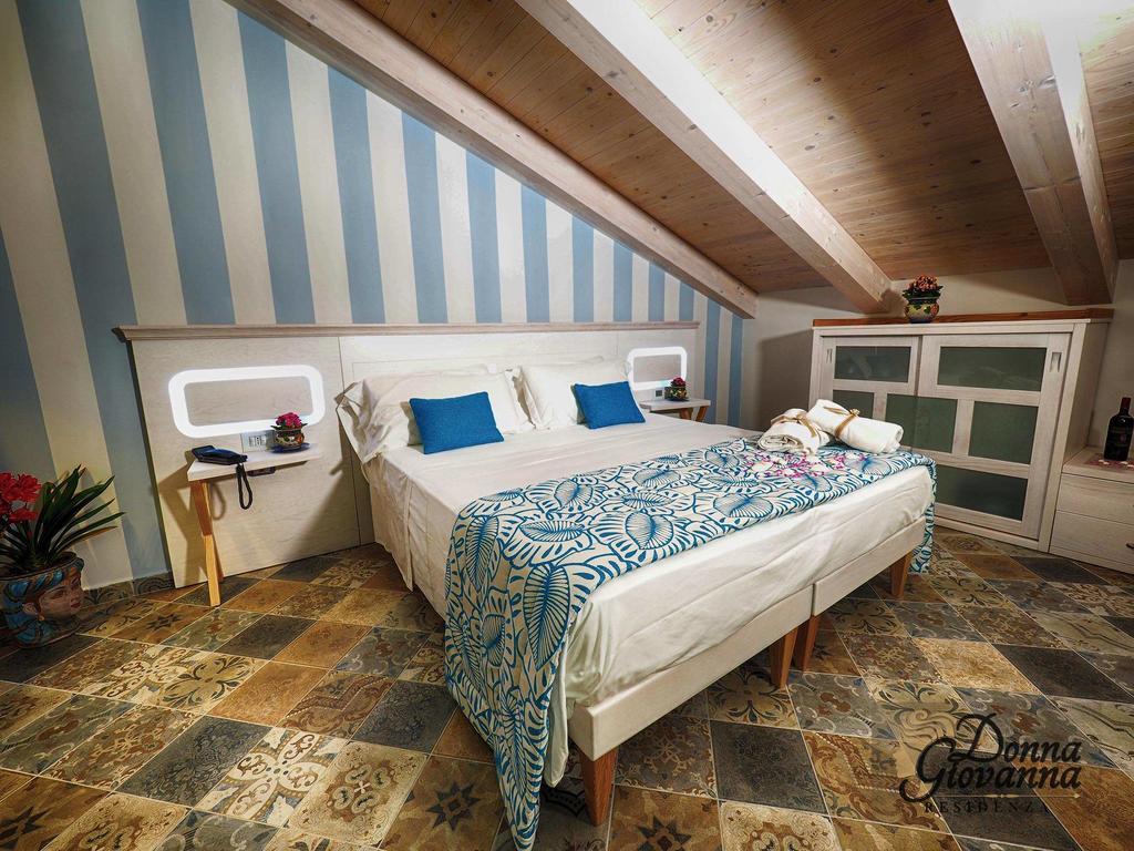 Residenza Donna Giovanna โตรเปอา ภายนอก รูปภาพ