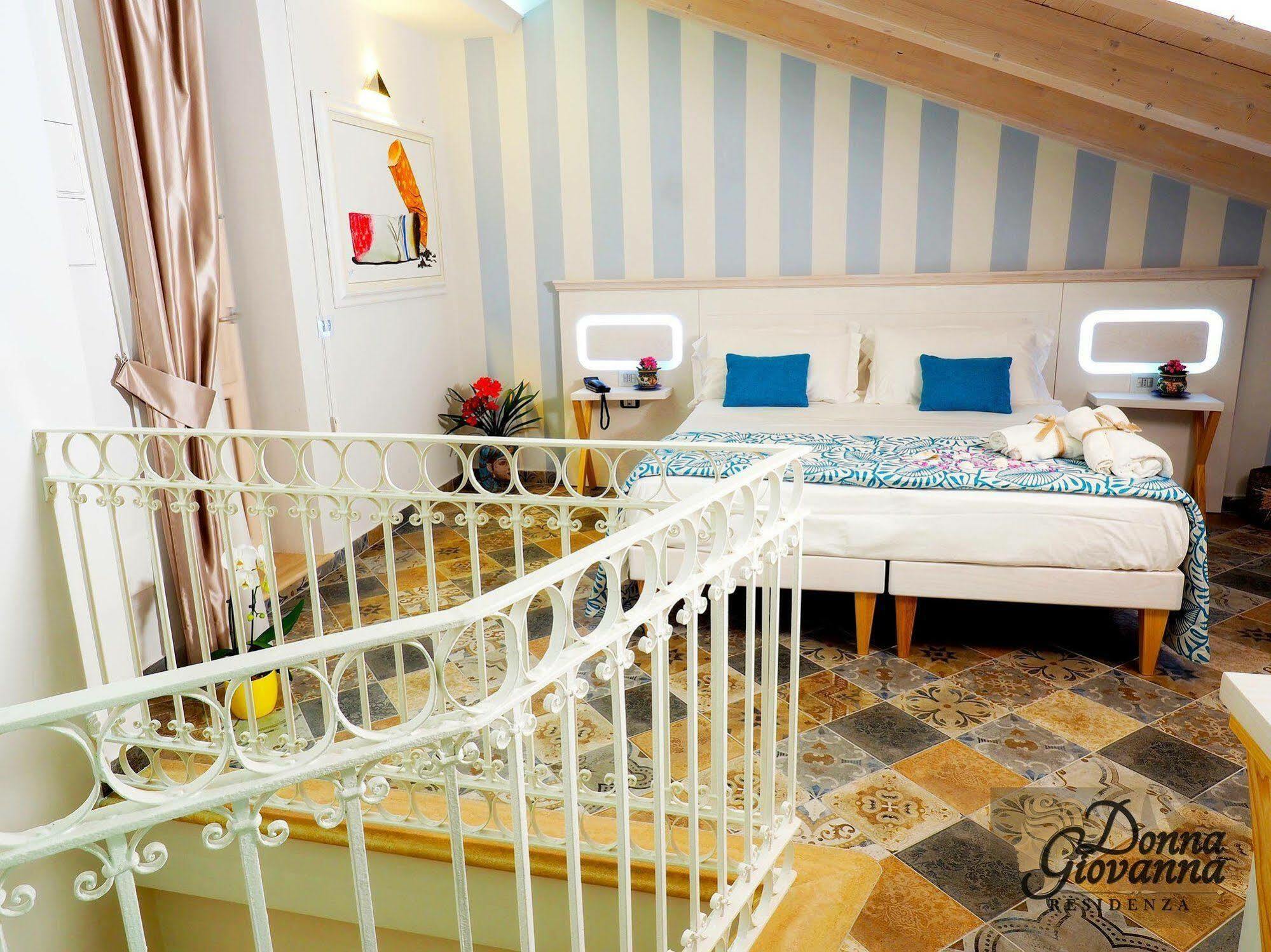 Residenza Donna Giovanna โตรเปอา ภายนอก รูปภาพ
