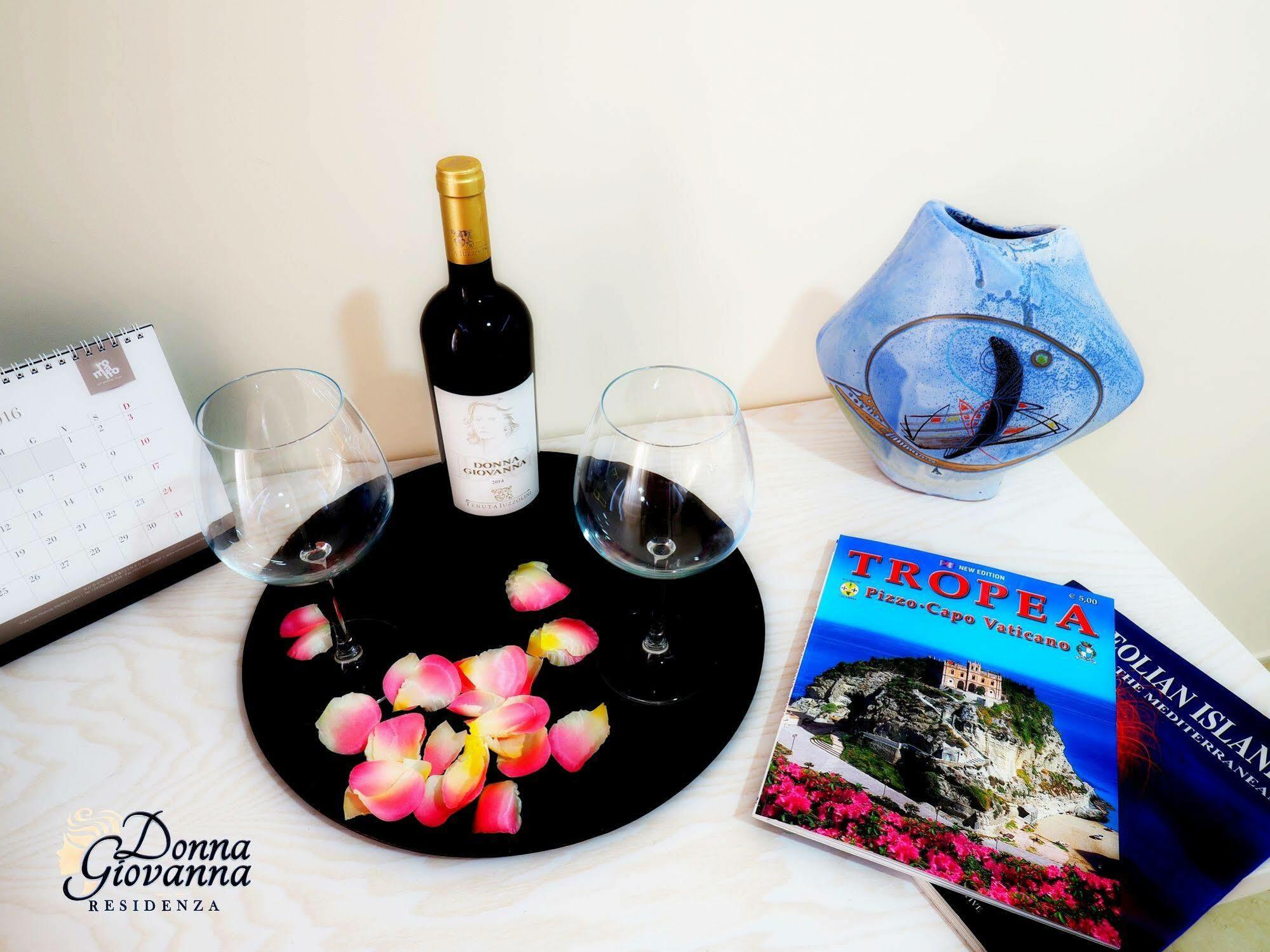 Residenza Donna Giovanna โตรเปอา ภายนอก รูปภาพ